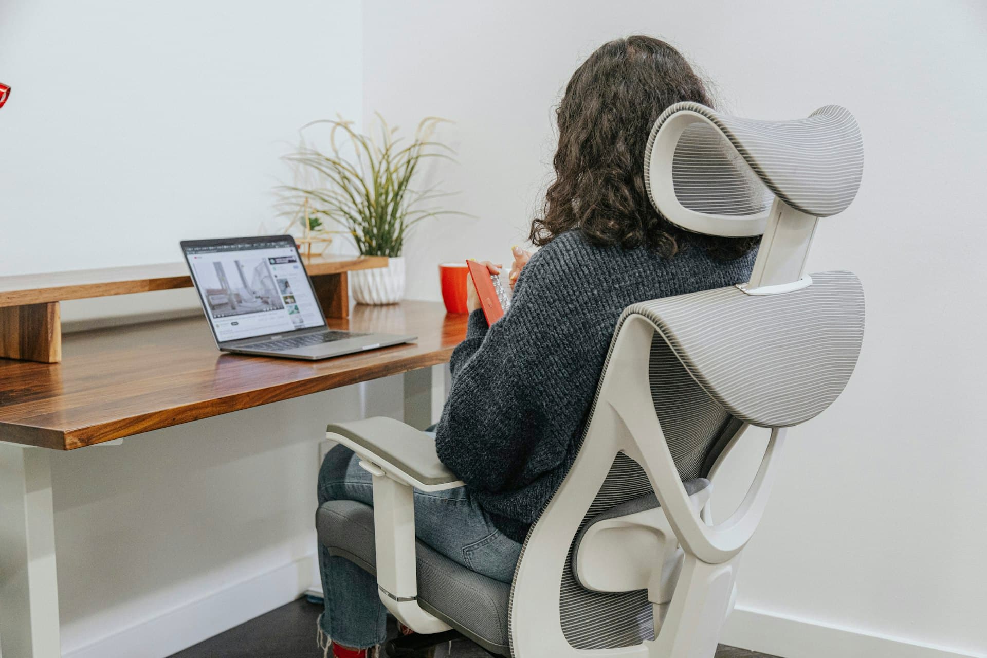 Office Stretches for Neck and Shoulder Tension Amsterdam | Alter Physio & Acupuncture Amsterdam