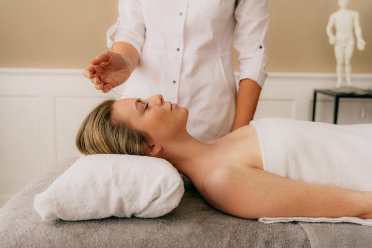 Acupuncture treatment for stress relief and calm at AlterPhysio Amsterdam