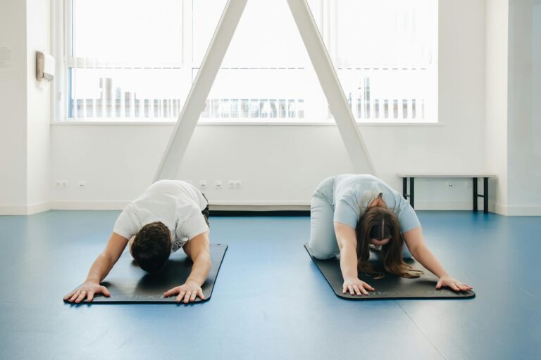 Core stability exercises guided during a physiotherapy session in Amsterdam