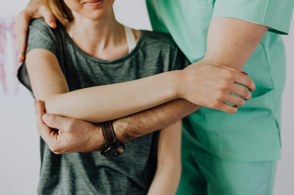 Shoulder rehabilitation physiotherapy exercises at AlterPhysio Amsterdam